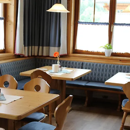 Holzerhof Apartmanhotel 3*