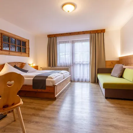 Holzerhof Aparthotel 3*